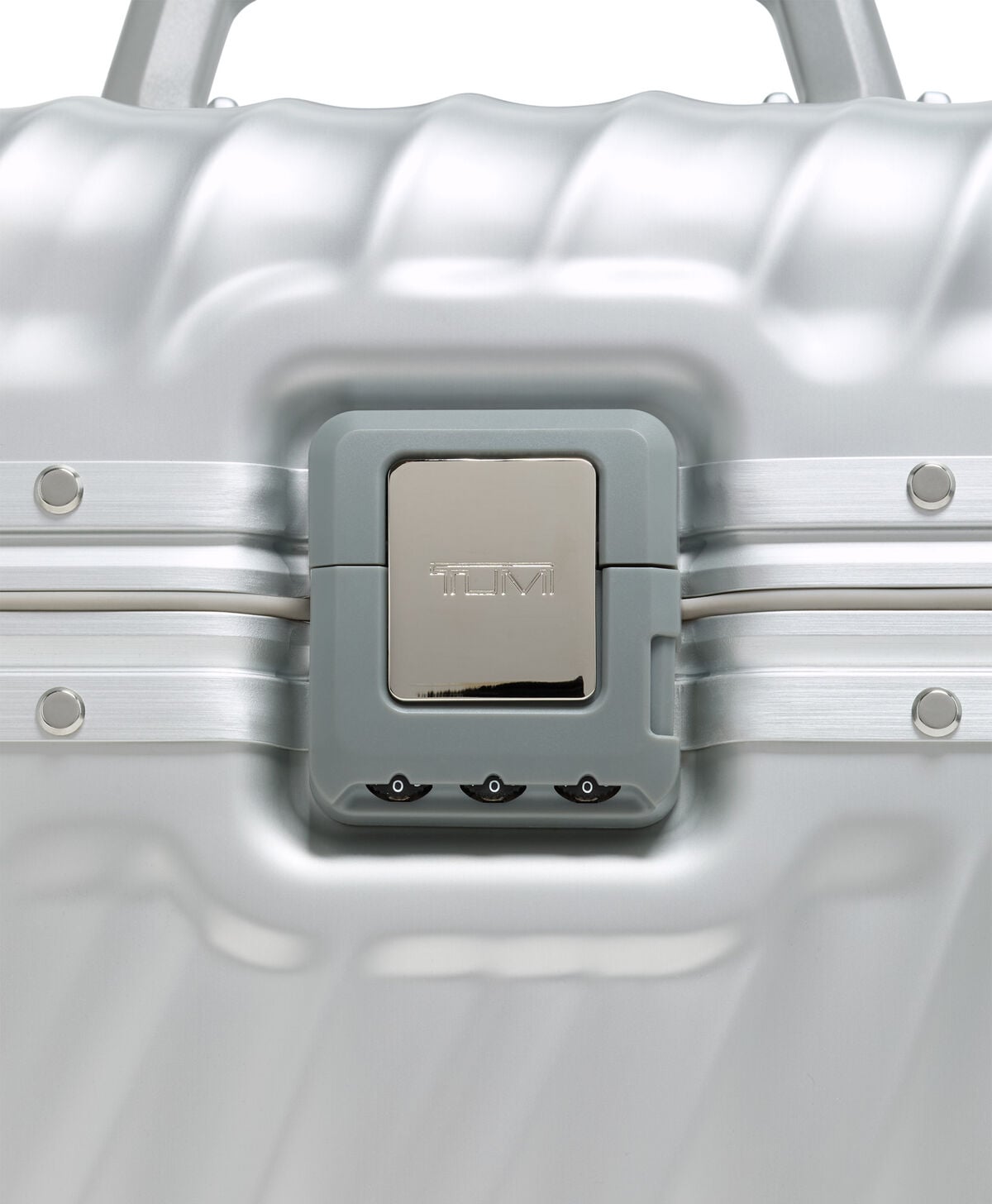 19 Degree Aluminium Train Case