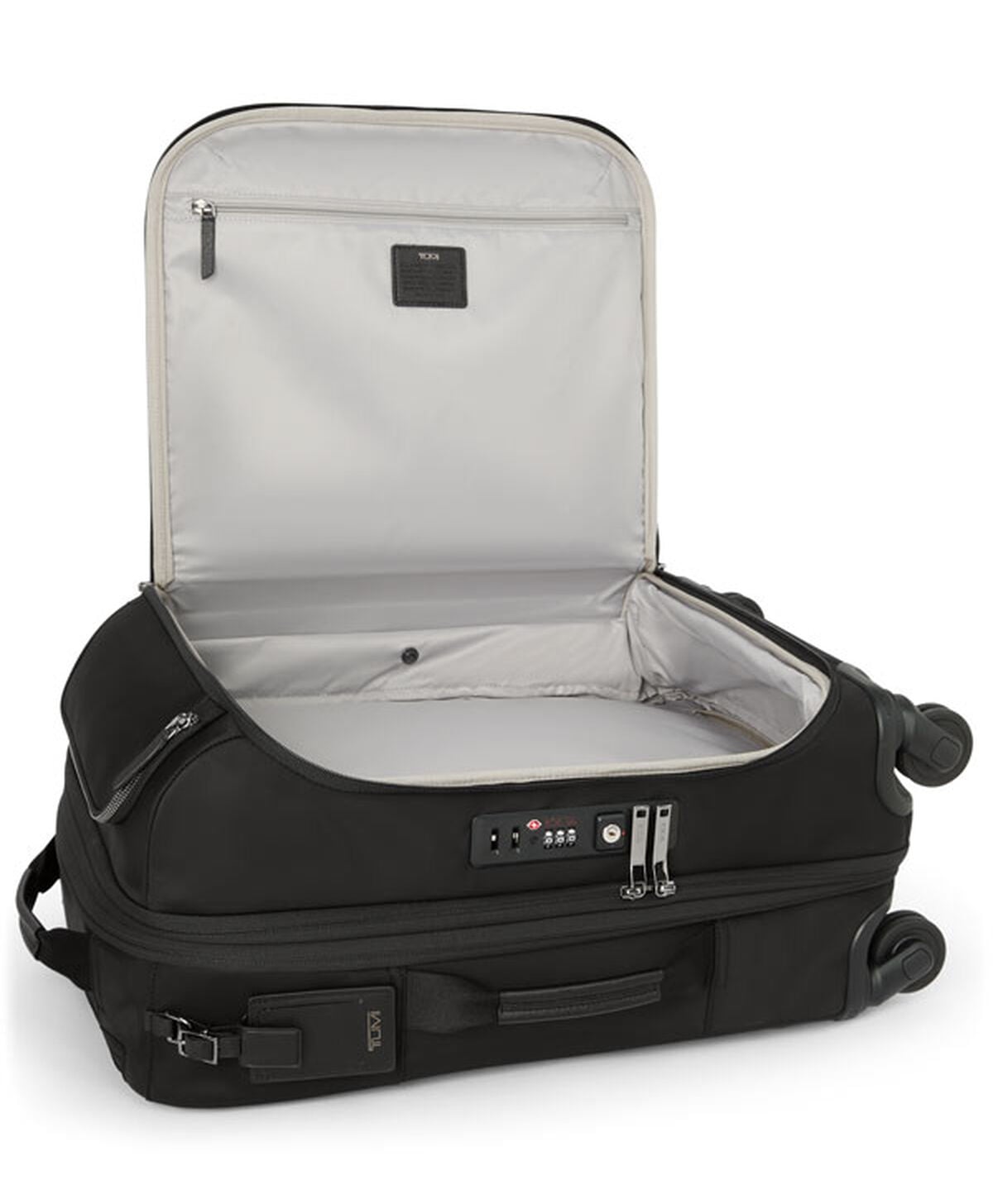 Voyageur L&eacute;ger Dual Access Expandable Cabin